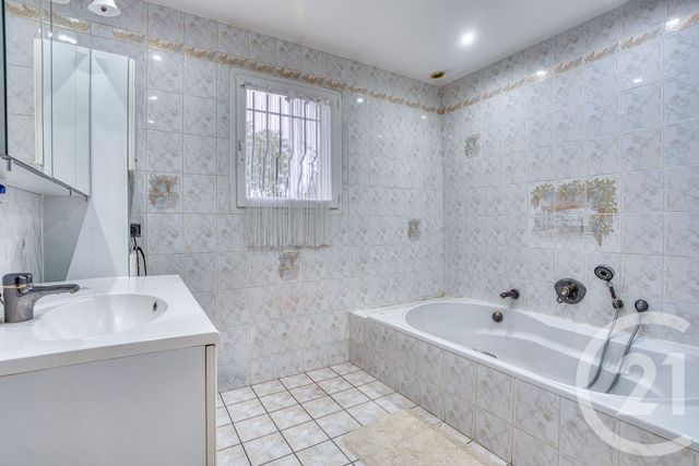 maison à vendre - 5 pièces - 160.0 m2 - FAREINS - 01 - RHONE-ALPES - Century 21 L'Immobilière Jassans